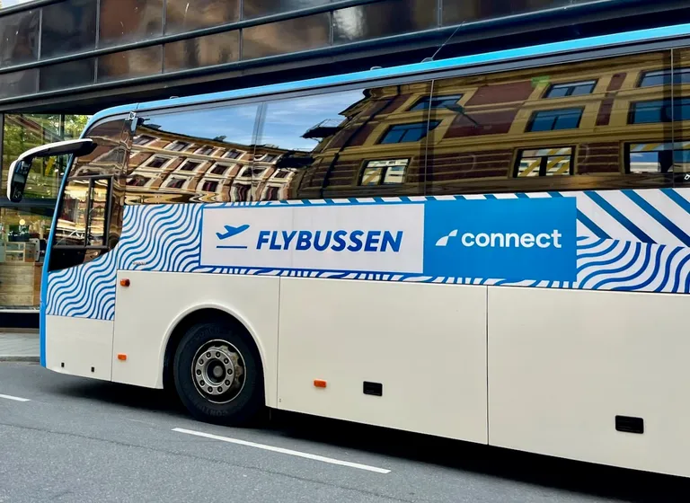 Forsidebilde til innlegget som viser Flybussen utenfor Radisson hotellet i Oslo