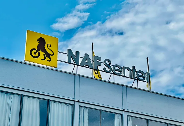 Forsidebilde til innlegget som viser et NAF Senter skilt