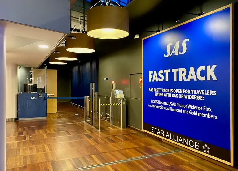 Forsidebilde til innlegg som viser en SAS Fast Track inngang ved København flyplass