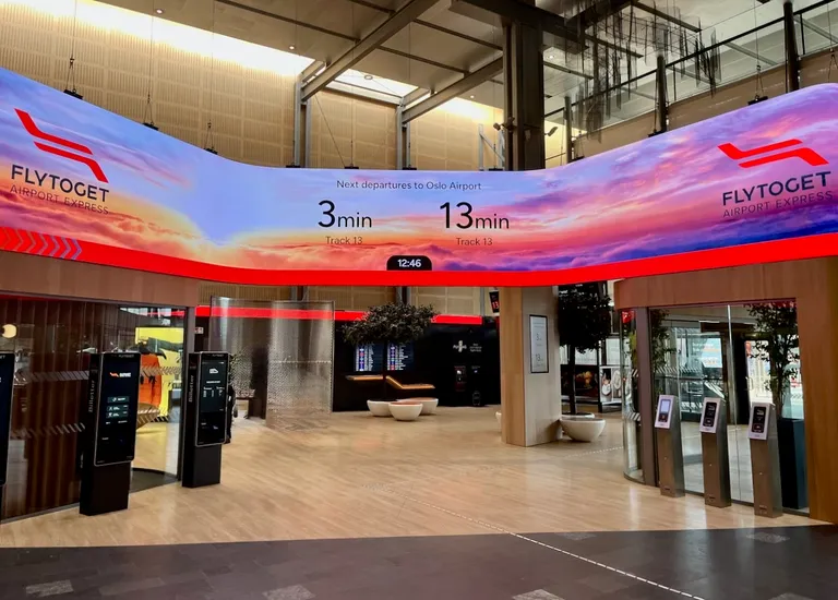 Bilde av inngangen til Flytogets terminal på Oslo S